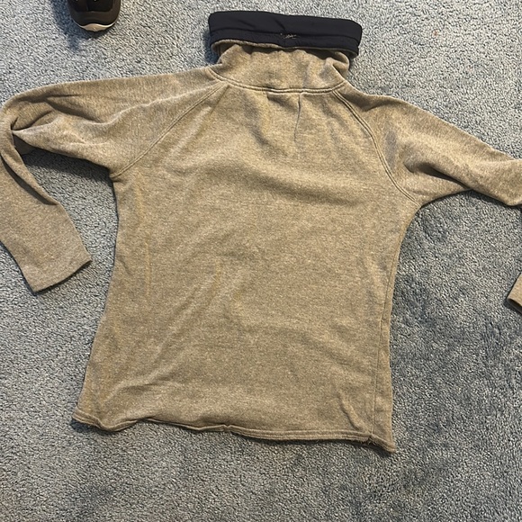 Women’s Large Notre Dame hoodie - Picture 3 of 3